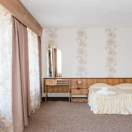 Хотел Казанлък Hotell 3*