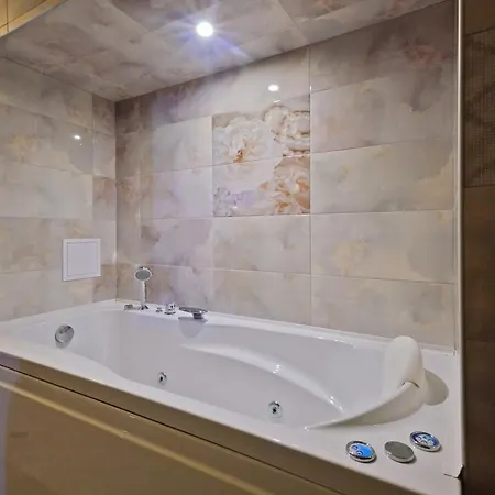 Хотел Казанлък Hotell 3*