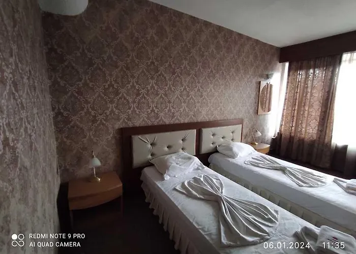 Hotel Хотел Казанлък Kazanlŭk